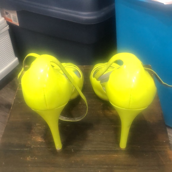 Neon green - Picture 2 of 2